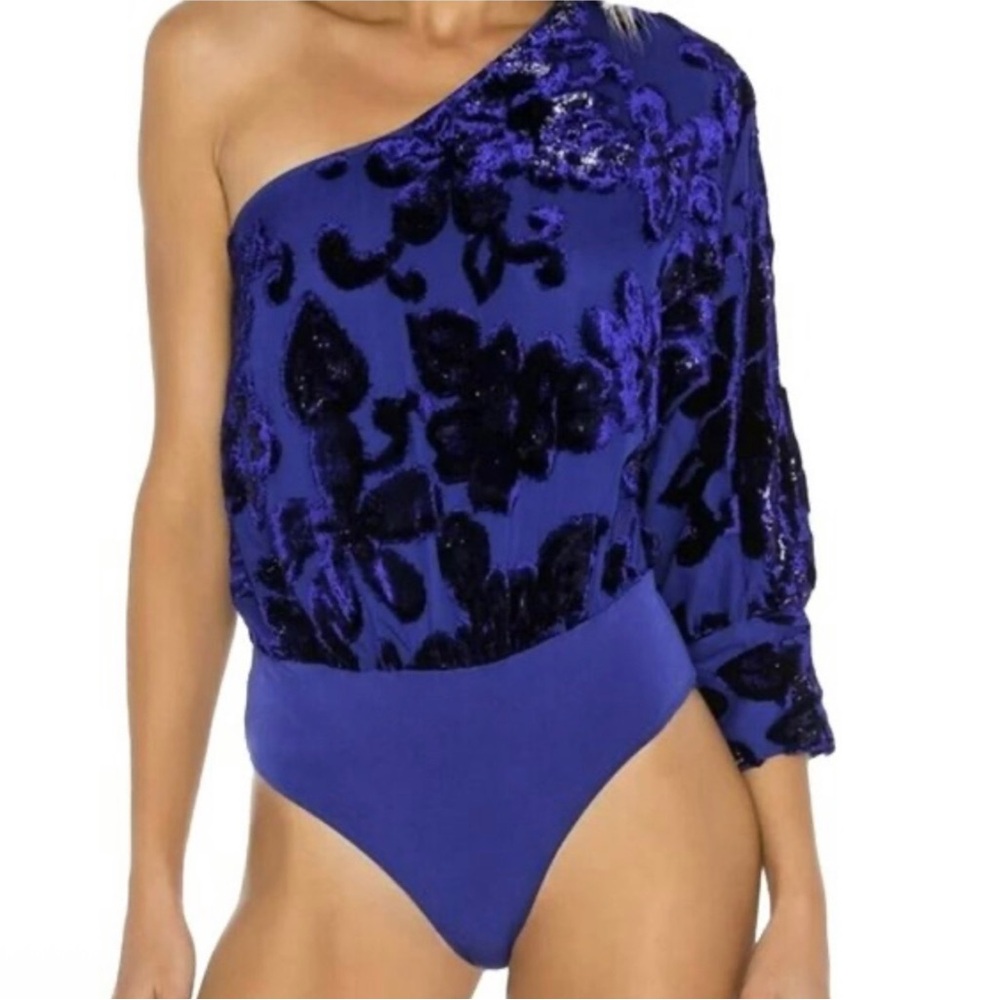 House of Harlow 1960 Blue One-Shoulder Top bodysuit